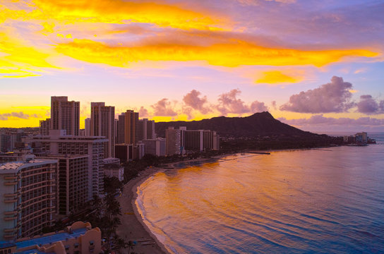 Fototapeta ハワイ　朝焼けのワイキキビーチ