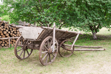 Fototapeta na wymiar Old Wooden Wagon in the Village.