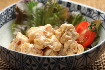 唐揚げチリマヨソース／Mix chili sauce with mayonnaise sauce to fried chicken