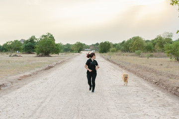Obraz premium woman and golden dog on riverside