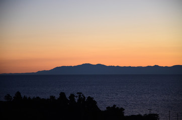 秋田県男鹿市の朝の海岸線　男鹿半島から五里合海岸を臨む（秋田）