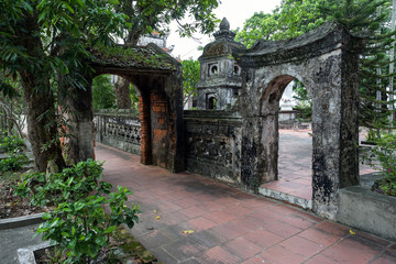 Naklejka premium The ancient architecture of the Vietnamese village