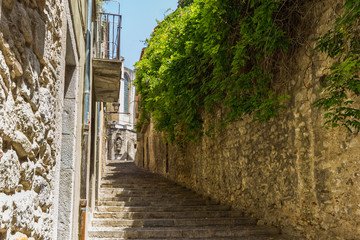 Fototapeta na wymiar Old streets in Girona