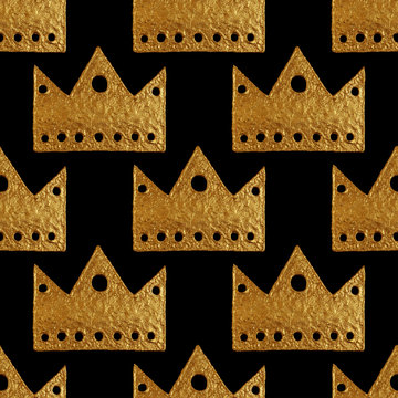 Crown pattern. Hand painted seamless background. Vintage gold illustration.