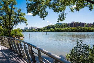 Fototapeta na wymiar New York Harlem River Swindler Cove / New York Harlem River にあるSwindler Cove の風景です。