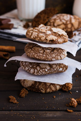 Biscuits with cracks