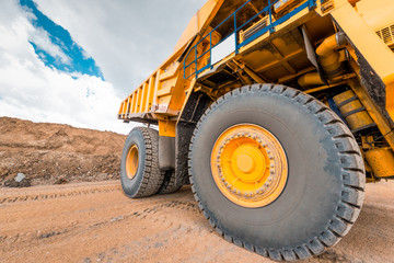 Obraz na płótnie Canvas Big yellow mining truck