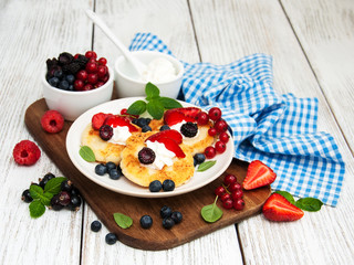 Fototapeta na wymiar cottage cheese pancake with berries