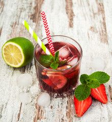 Lemonade with srtawberries