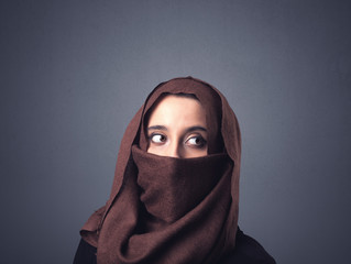 Naklejka premium Muslim woman wearing niqab