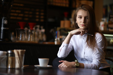 The girl in the cafe breakfast