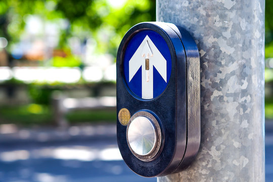 push botton cross street sign