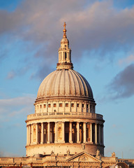 Fototapeta na wymiar London, St Pauls cathedral dome