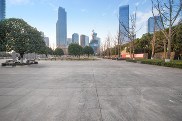 Fototapeta premium Empty floor with modern skyline and buildings