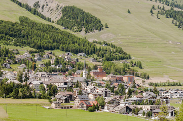 Zuoz, Dorf, Engadin, Oberengadin, Engadiner Dorf, Engadiner Häuser, via Engiadina, Wanderweg, Alpen, Graubünden, Sommer, Schweiz