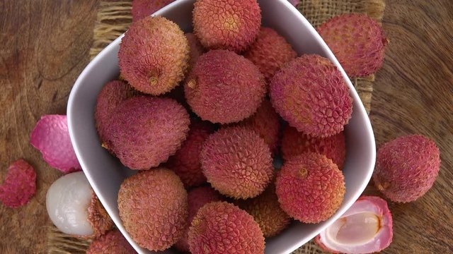 Lychees (rotating; not loopanle; 4K)