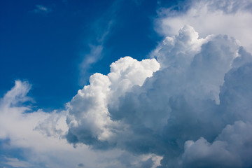 Obraz na płótnie Canvas columbus clouds