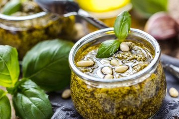 Frische sebstgemachte Pesto 