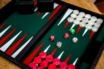 Box for playing tables with green inside surface