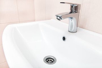 chrome faucet in the wash basin.