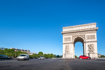 Champs-Élysées und Arc de Triomphe in Paris, Frankreich - obrazy, fototapety, plakaty
