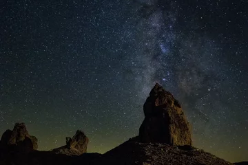 Zelfklevend Fotobehang Milky Way and the California desert at Trona Pinnacles © kgrif