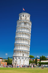 Słynna Krzywa Wieża w Pizie na Placu Cudów, Toskania we Włoszech
