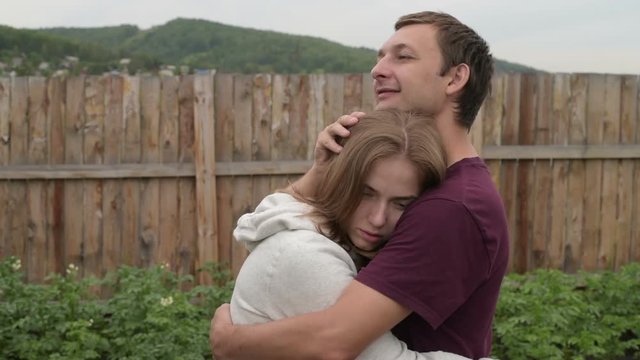 Man consoling his girlfriend