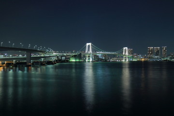 Fototapeta na wymiar 夜の吊り橋