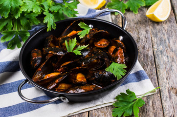 Mussels in tomato sauce