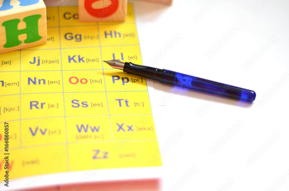 Fototapete selective focus of english letters with pen isolate on white background for study english concept. c