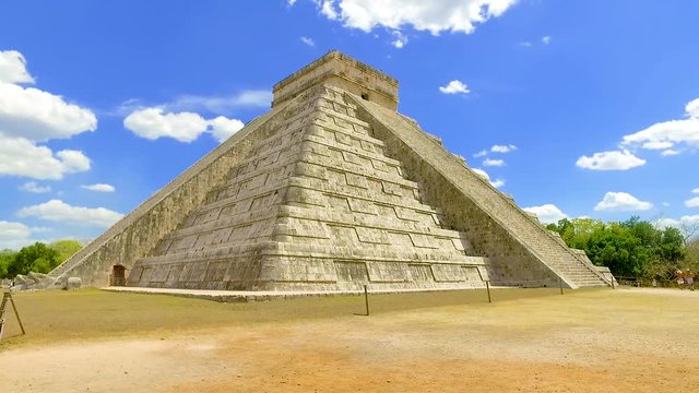 Chichen-Itza Pyramid Mexico 1