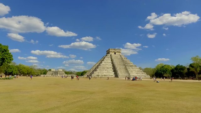 Chichen-Itza Pyramid Mexico 2