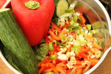 Mix Salat mit ganzer Paprika