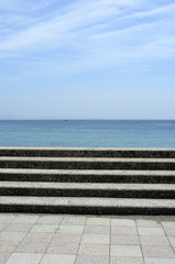 Fototapeta na wymiar 海への階段