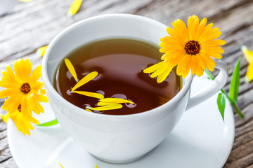 Tee - Ringelblume - Ringelblumentee - Blüten - Kräuter - Naturheilkunde - Calendula officinalis