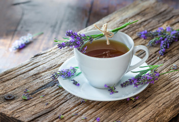 Tee - Lavendel - Lavendeltee - Blüten - Kräuter - Naturheilkunde - Lavandula