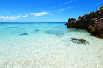 Fototapeta premium 沖縄の美しい海とさわやかな空