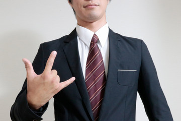 ビジネス スーツ メロイック コルナ サイン