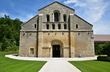 Fototapeta na wymiar Eglise de l'abbaye royale cistercienne de Fontenay en Bourgogne, France