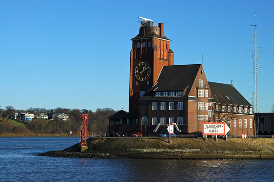 lotsenstation finkenwerder hamburg