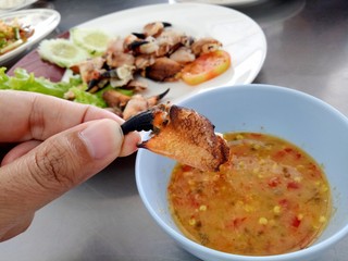 Hand pick steamed crap claw with spicy seafood sauce.