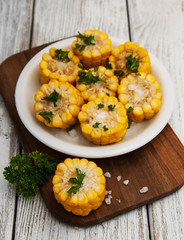 boiled corn on the cob