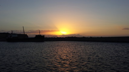 Obraz premium Sonnenuntergang Hafen auf Kreta Griechenland