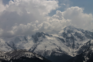 snowpeaks with clouds