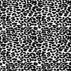 Trendy Leopard or cheetah skin seamless pattern, animal fur background, vector background. Fabric design, wrapping paper, textile.