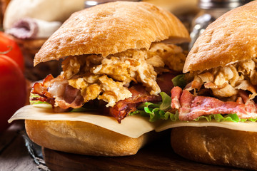 Ciabatta sandwich with smoked bacon and eggs