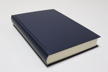 無地のハードカバーの本