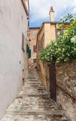 Obraz premium Narrow street in the old town in Italy