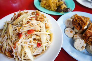 papaya salad , som tum food popular with Thai people.